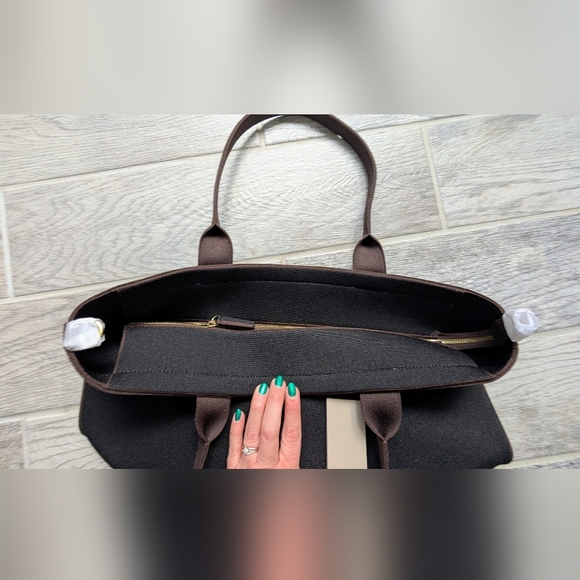 NWT Rothy's Essential Tote 🤎🖤 - Picture 2 of 3